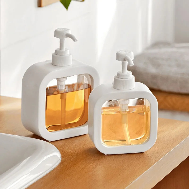 Minimalistische Zeepdispenser Met Strakke Vormgeving