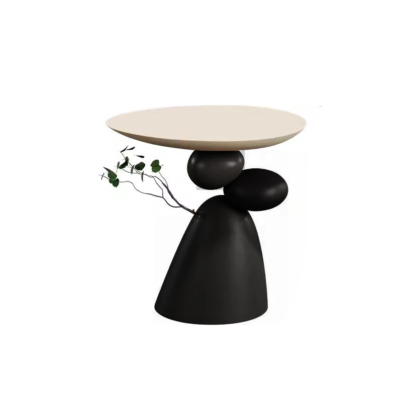 Sculpturale bijzettafel van hars met organische voet