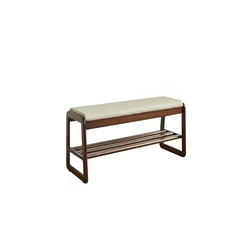 Scandinavische schoenenbank met houten frame en gevoerde zitting