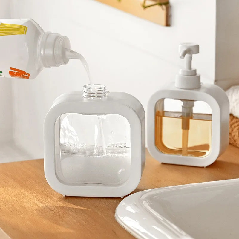 Minimalistische Zeepdispenser Met Strakke Vormgeving