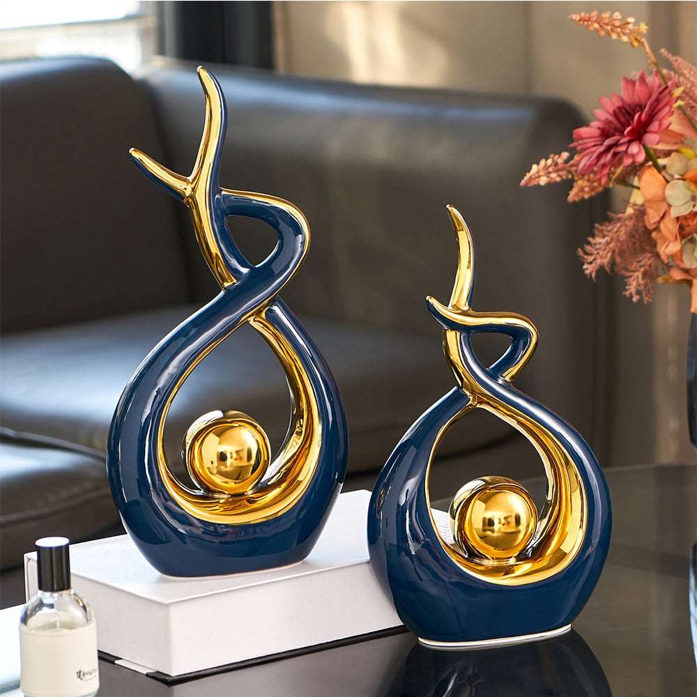 Keramische Sculptuur Met Abstract Ontwerp En Gouden Accenten