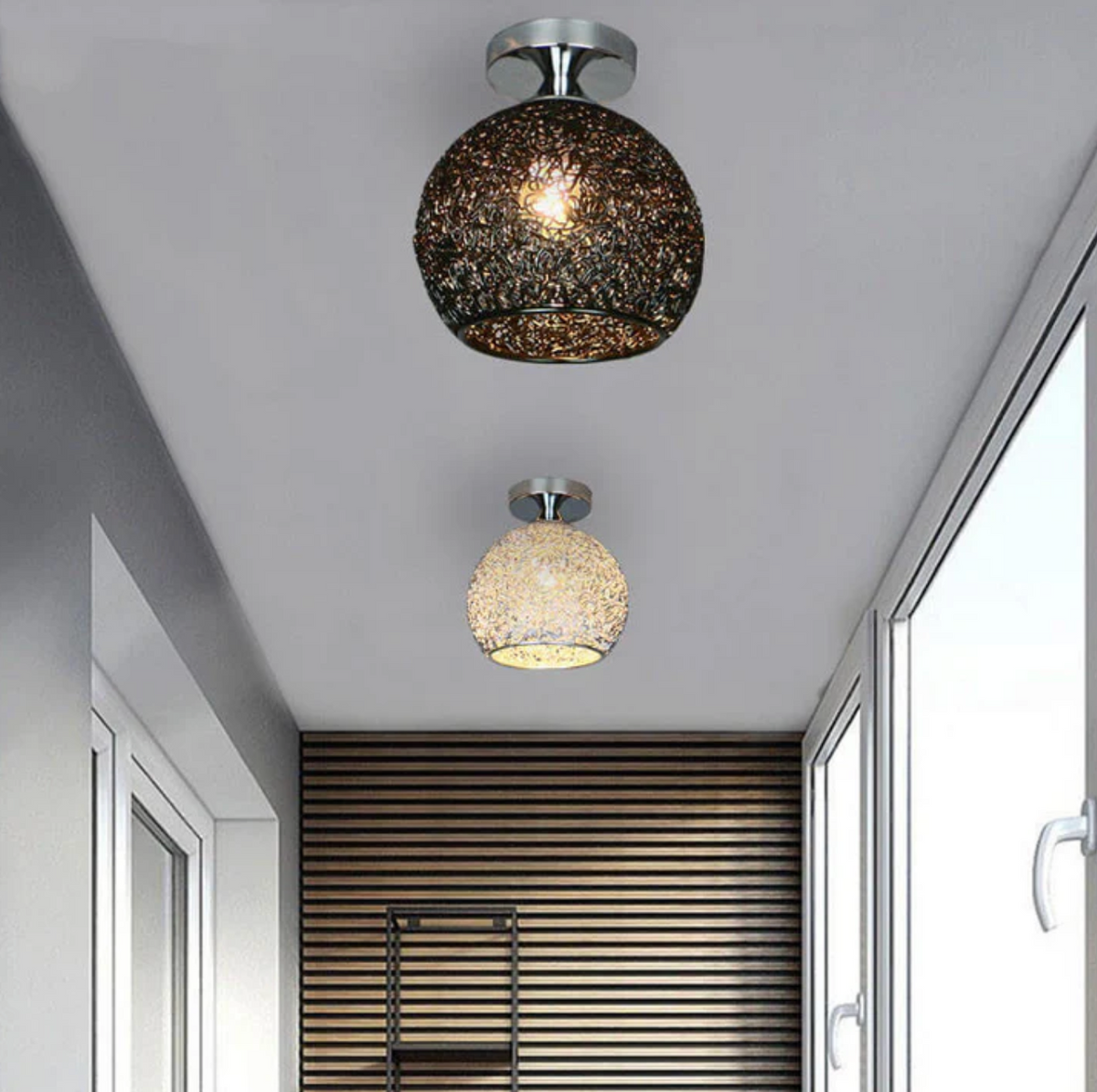 Metalen Plafondlamp Met Gevlochten Globe En Decoratieve Lichtpatronen