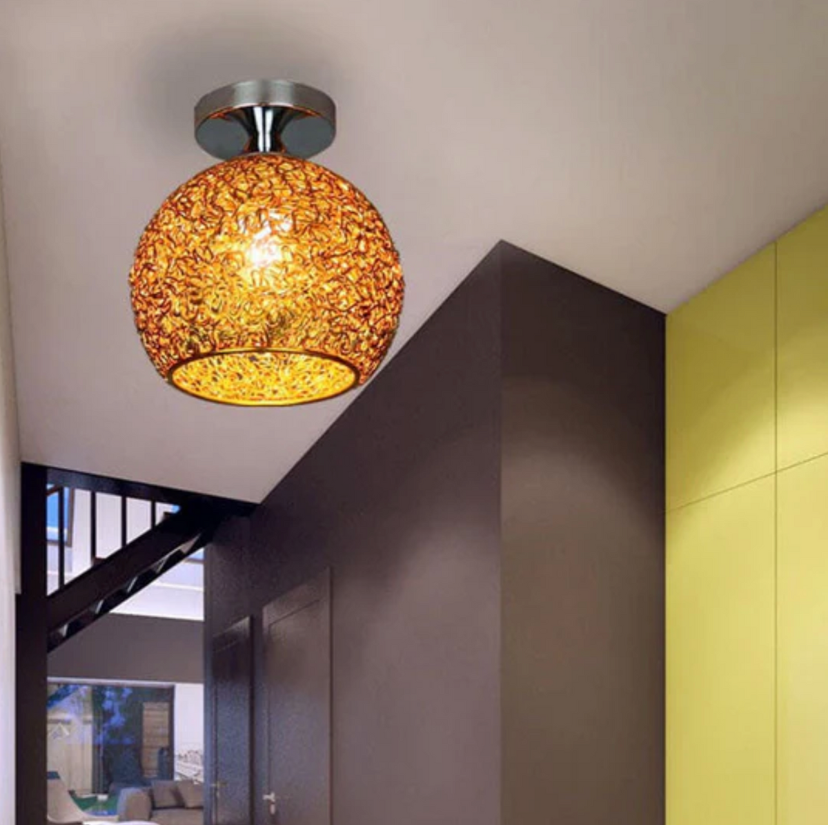 Metalen Plafondlamp Met Gevlochten Globe En Decoratieve Lichtpatronen
