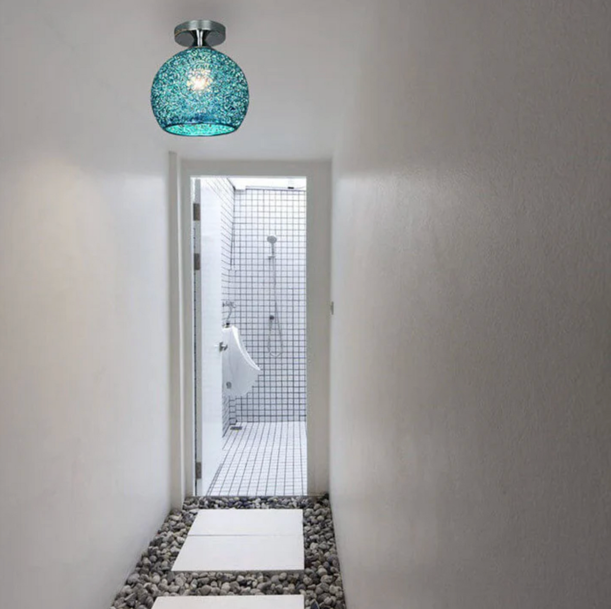Metalen Plafondlamp Met Gevlochten Globe En Decoratieve Lichtpatronen