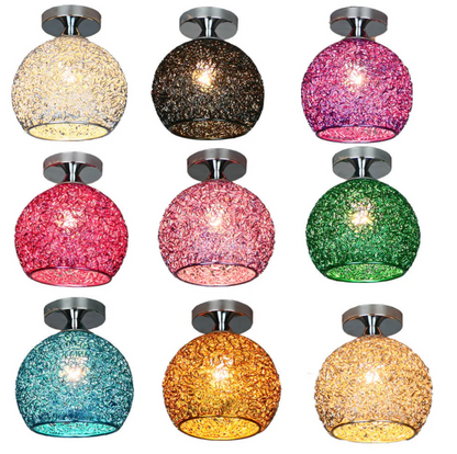 Metalen Plafondlamp Met Gevlochten Globe En Decoratieve Lichtpatronen
