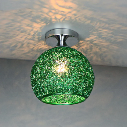 Metalen Plafondlamp Met Gevlochten Globe En Decoratieve Lichtpatronen
