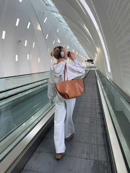 Luxe Tote Tas Met Ruime Opbergvakken En Tijdloze Uitstraling