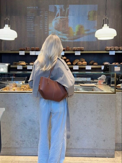 Luxe Tote Tas Met Ruime Opbergvakken En Tijdloze Uitstraling