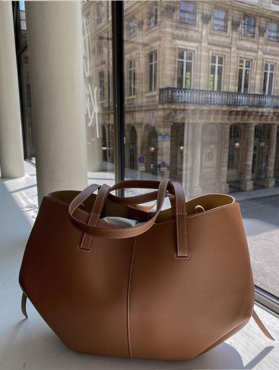Luxe Tote Tas Met Ruime Opbergvakken En Tijdloze Uitstraling