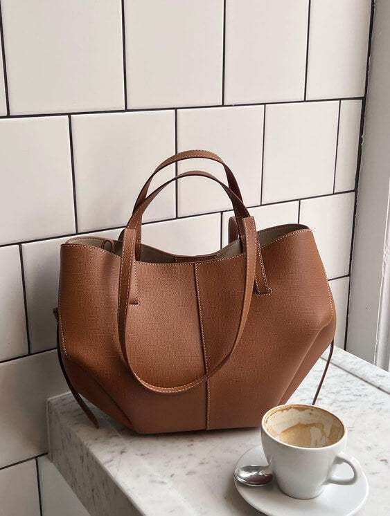 Luxe Tote Tas Met Ruime Opbergvakken En Tijdloze Uitstraling