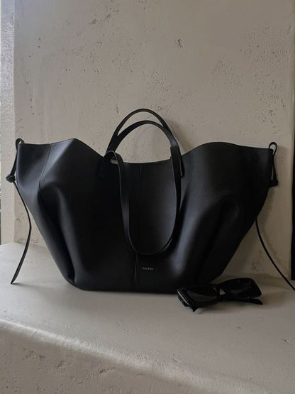 Luxe Tote Tas Met Ruime Opbergvakken En Tijdloze Uitstraling