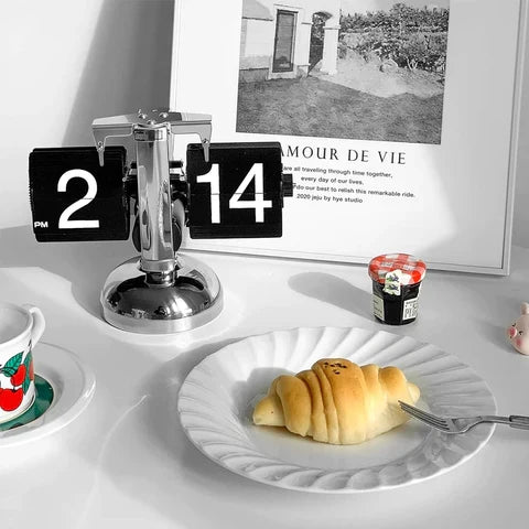 Retro Flip Klok Met Mechanische Tijdweergave Voor Een Tijdloze Interieuruitstraling