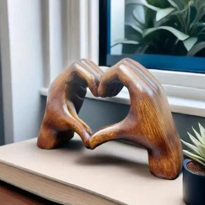 Houten Hartbeeld Met Handgesneden Vorm En Warme Uitstraling