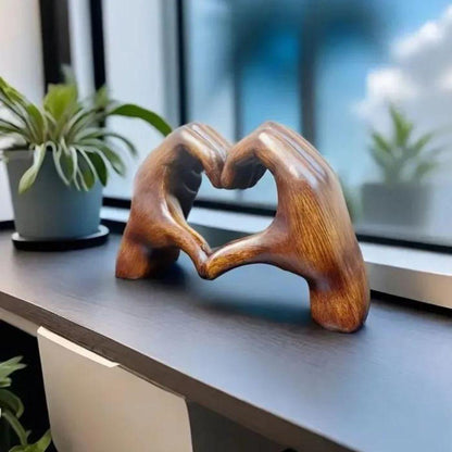 Houten Hartbeeld Met Handgesneden Vorm En Warme Uitstraling