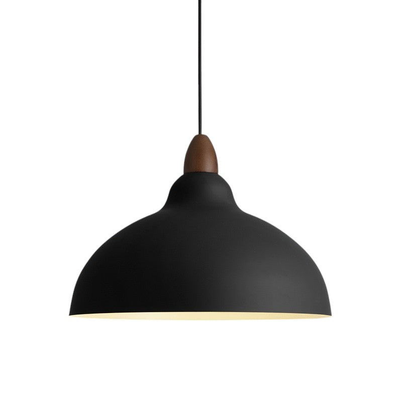 Houten Hanglamp Met Gebogen Kap En Scandinavische Lijnen