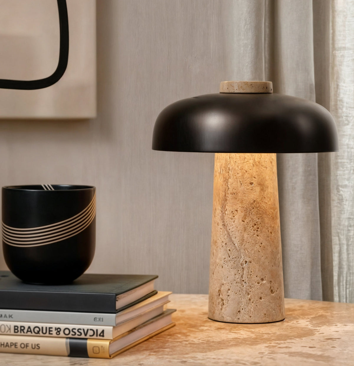 Minimalistische Tafellamp Met Natuurlijke Stenen Voet En LED-Verlichting