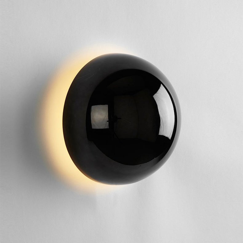 Moderne Wandlamp Met Halo Lichtgloed En Minimalistisch Design