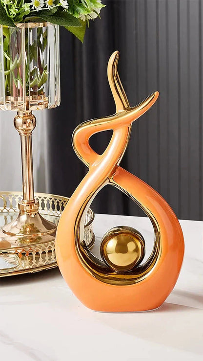 Keramische Sculptuur Met Abstract Ontwerp En Gouden Accenten