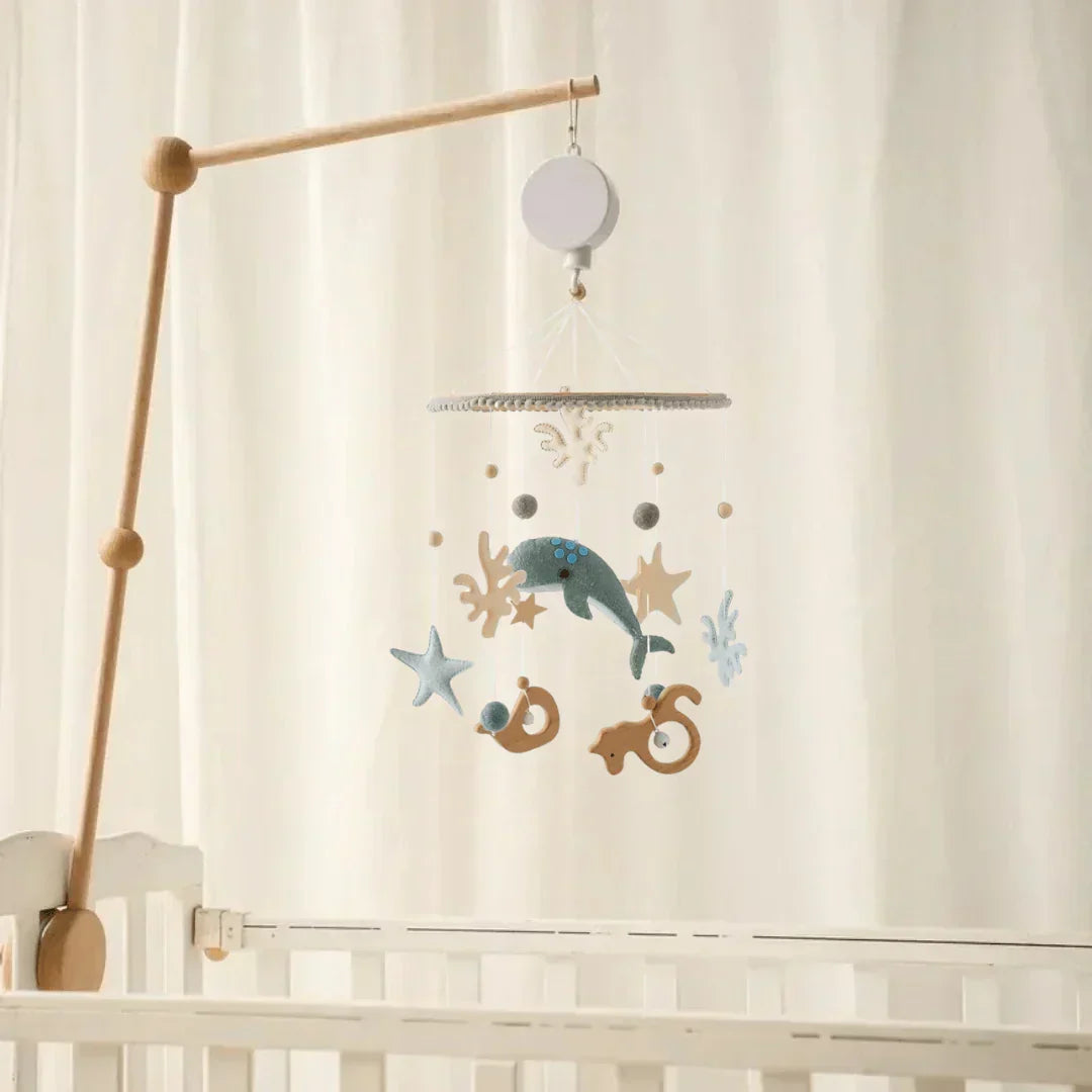 Decoratieve Babymobiel met Walvissen en Wolkjes van Hout en Vilt