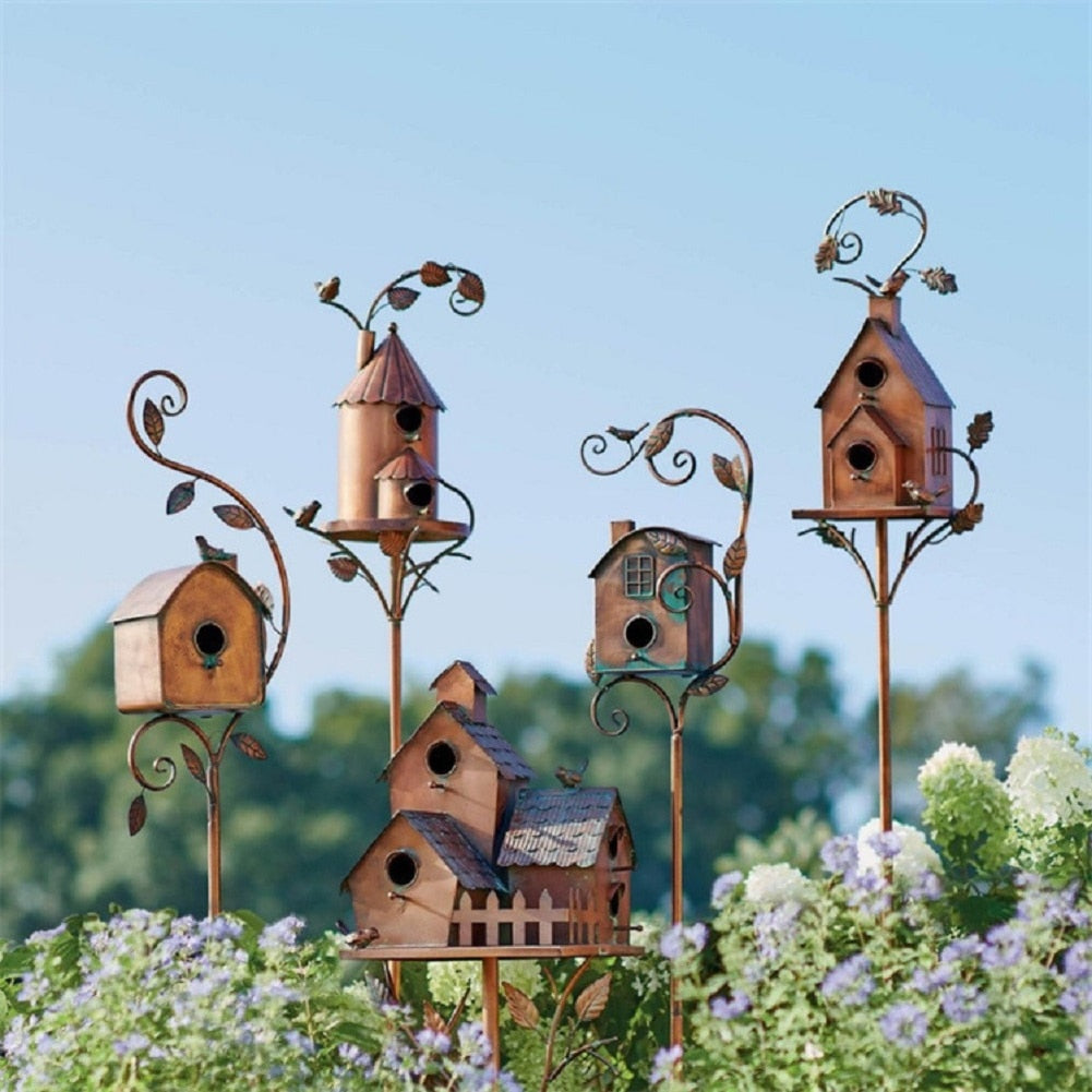 Metalen Vogelhuisje Met Artistiek Ontwerp En Stevige Tuinsteker