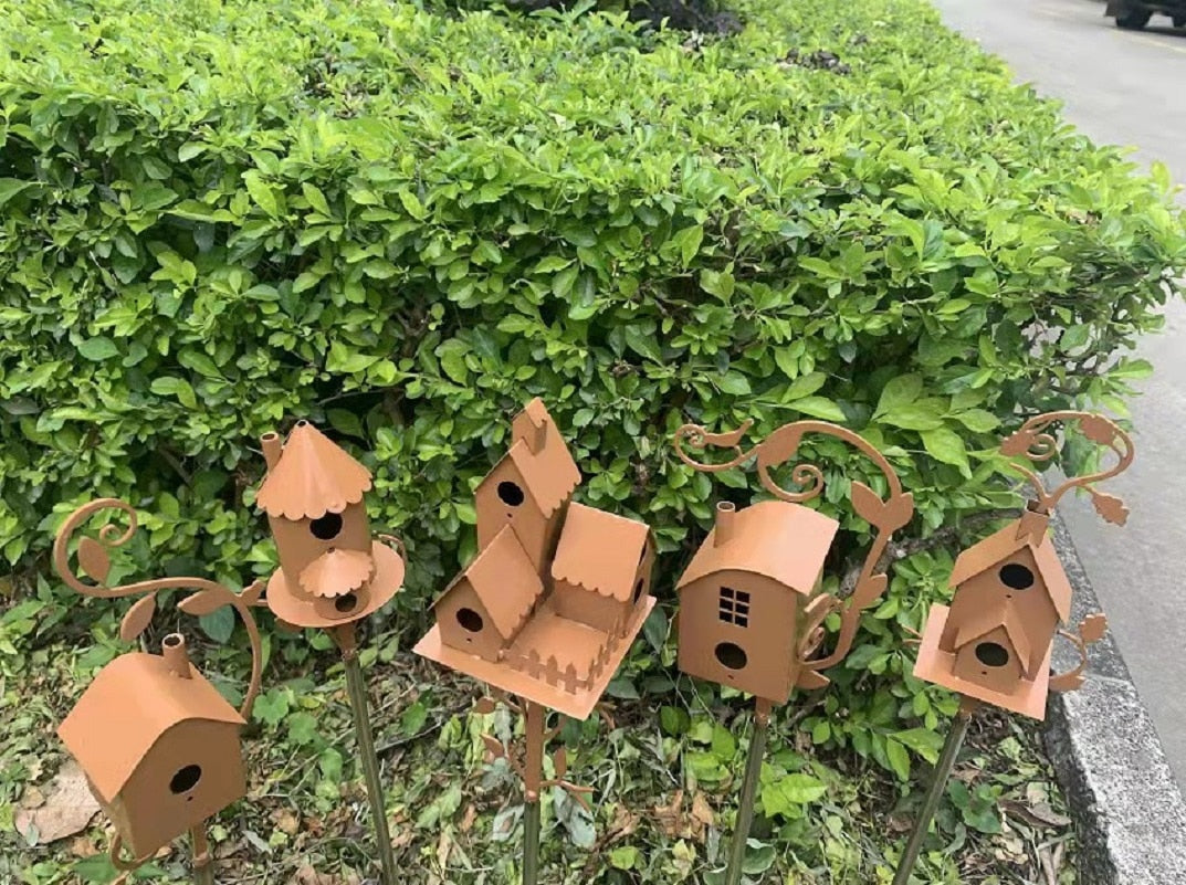 Metalen Vogelhuisje Met Artistiek Ontwerp En Stevige Tuinsteker