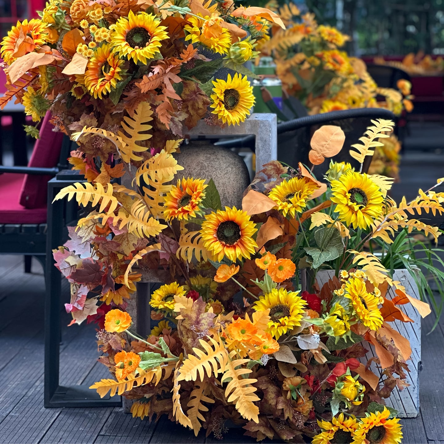 Kunst zonnebloemen boeket – 12 stuks met lange stelen en bladeren voor hangende decoratie en feestelijk gebruik