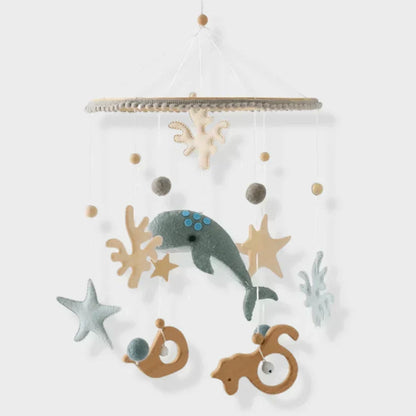 Decoratieve Babymobiel met Walvissen en Wolkjes van Hout en Vilt