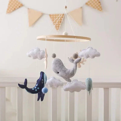 Decoratieve Babymobiel met Walvissen en Wolkjes van Hout en Vilt
