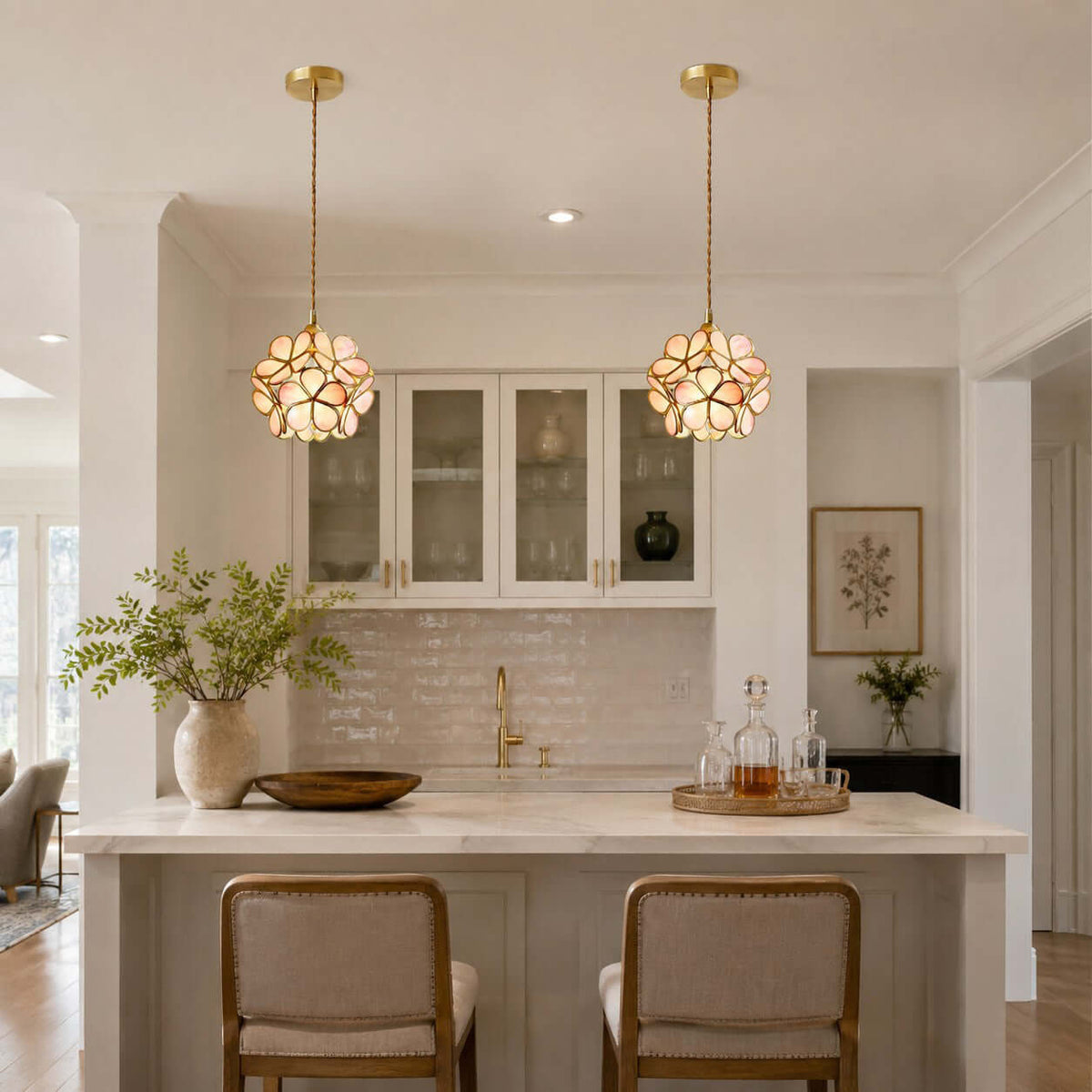 Elegante Bloemvormige Hanglamp van Glas met Messing Details