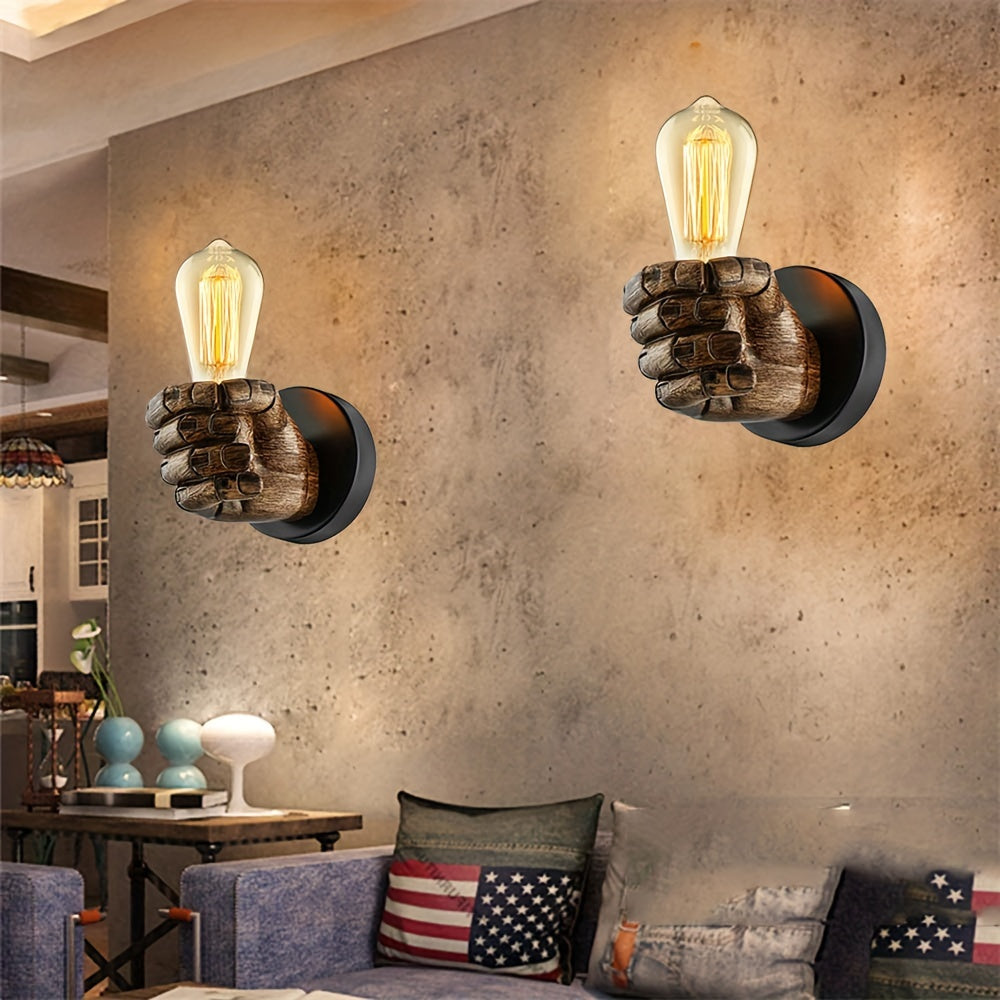 Handvorm Wandlamp Met Sculpturale Industriële Uitstraling Voor Warme Accentverlichting