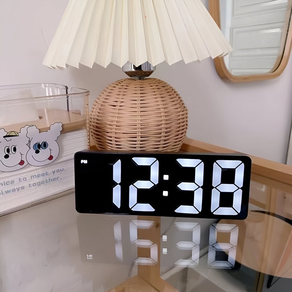 Digitale Tafelklok Met LED Spiegelweergave En Moderne Functies Voor Dagelijks Gebruik