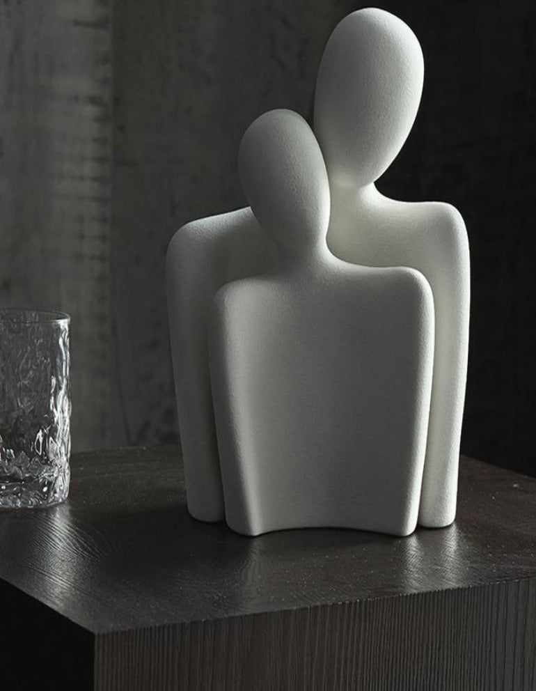 Abstracte Keramische Liefdessculptuur Voor Moderne En Tijdloze Woondecoratie