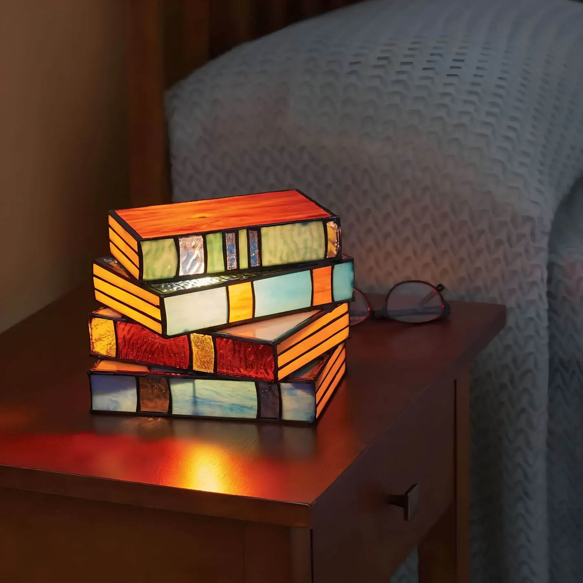 Glasboek Tafellamp Met Artistieke Uitstraling Voor Warme Sfeerverlichting In Huis