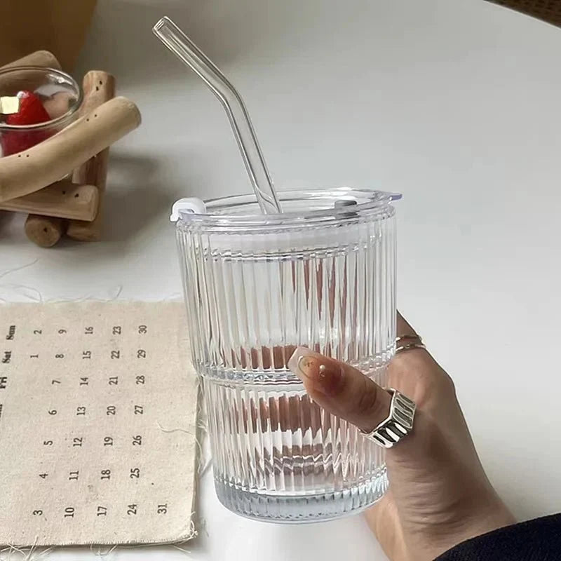 Geribbeld Drinkglas met Deksel en Glazen Rietje