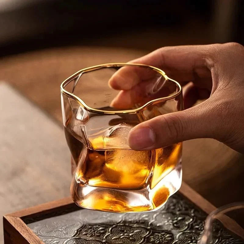 Whiskyglas met Reliëf en Goudkleurige Rand – 300 ml