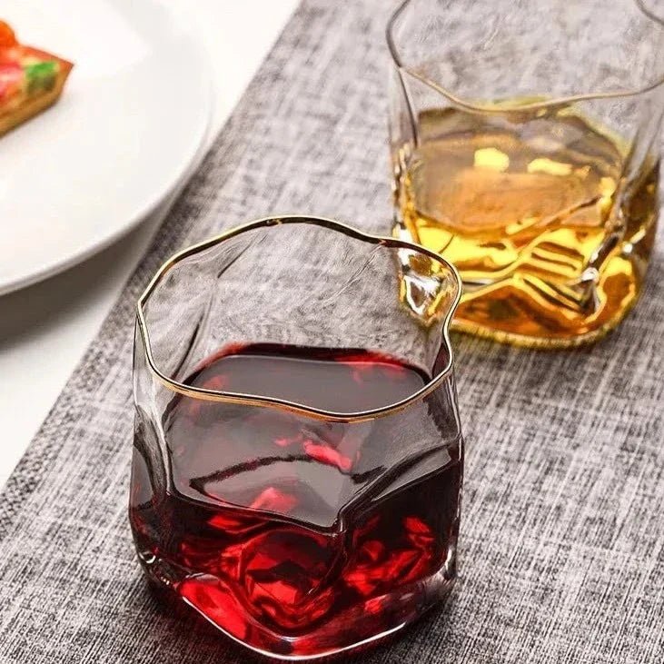 Whiskyglas met Reliëf en Goudkleurige Rand – 300 ml