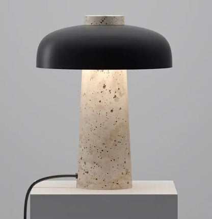 Minimalistische Tafellamp Met Natuurlijke Stenen Voet En LED-Verlichting