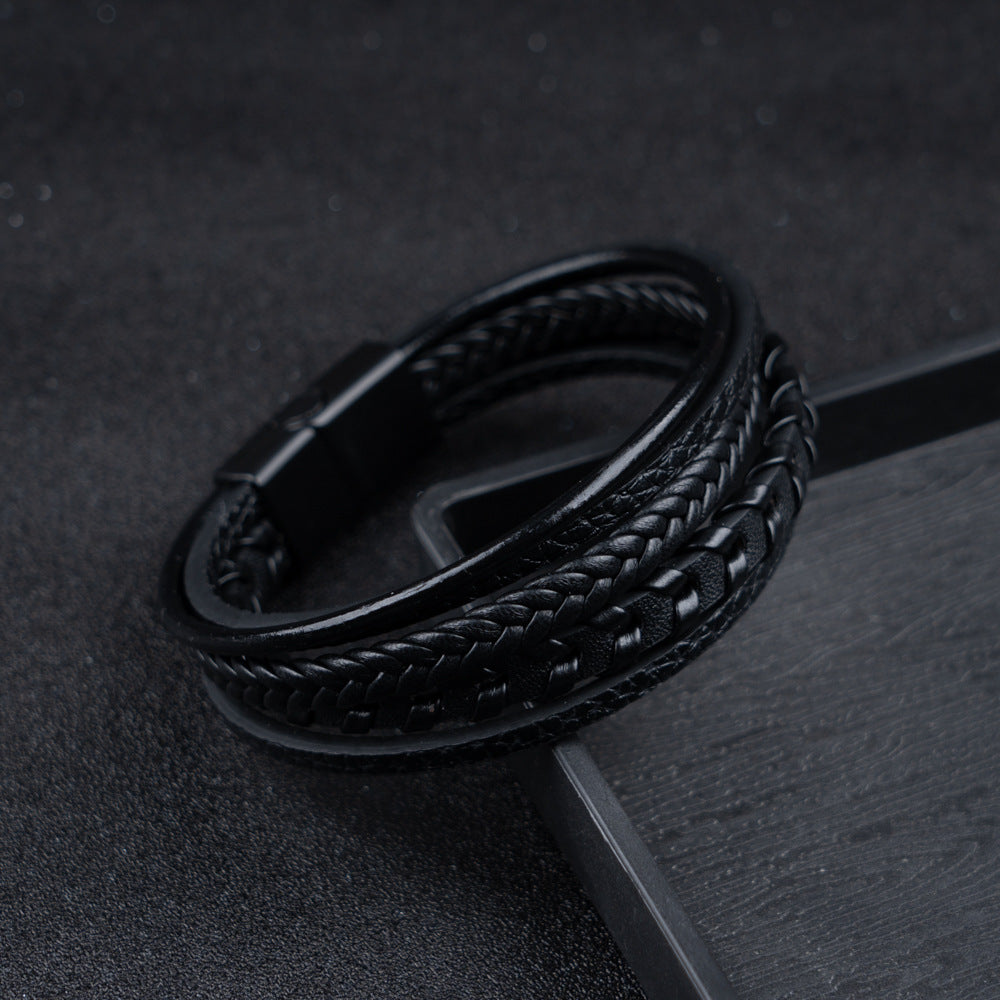 Gevlochten Leren Armband Met Magneetsluiting Voor Een Tijdloze En Verzorgde Uitstraling