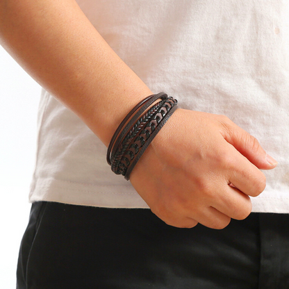 Gevlochten Leren Armband Met Magneetsluiting Voor Een Tijdloze En Verzorgde Uitstraling