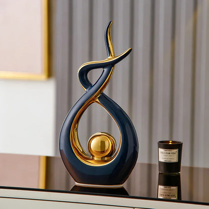 Keramische Sculptuur Met Abstract Ontwerp En Gouden Accenten