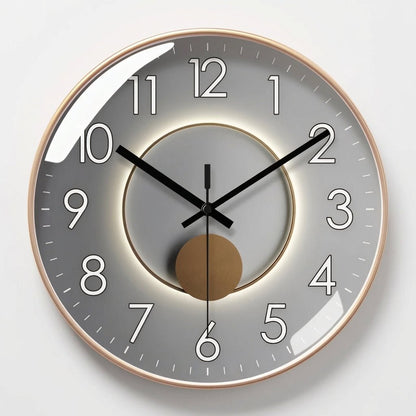 Ronde Wandklok Met Donker Uurwerk, Driedimensionaal Detail En Dagelijks Strak Design
