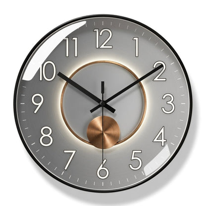Ronde Wandklok Met Donker Uurwerk, Driedimensionaal Detail En Dagelijks Strak Design