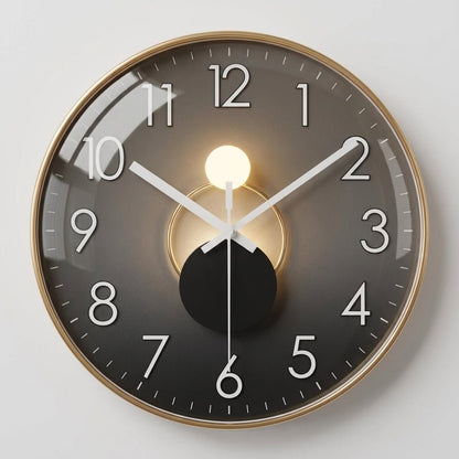 Ronde Wandklok Met Donker Uurwerk, Driedimensionaal Detail En Dagelijks Strak Design