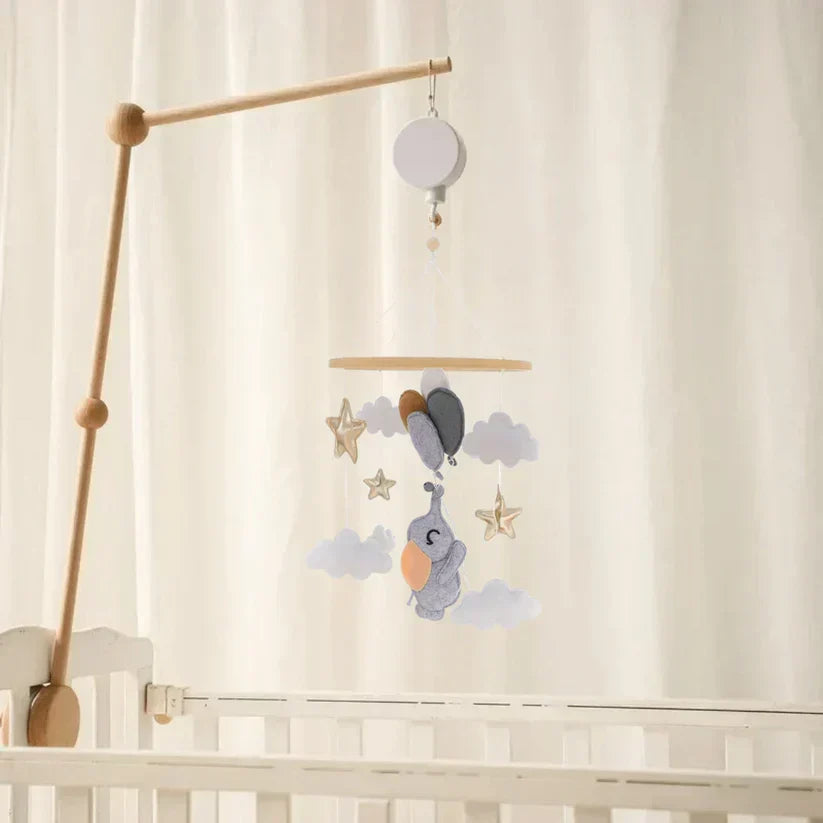 Decoratieve Babymobiel met Walvissen en Wolkjes van Hout en Vilt