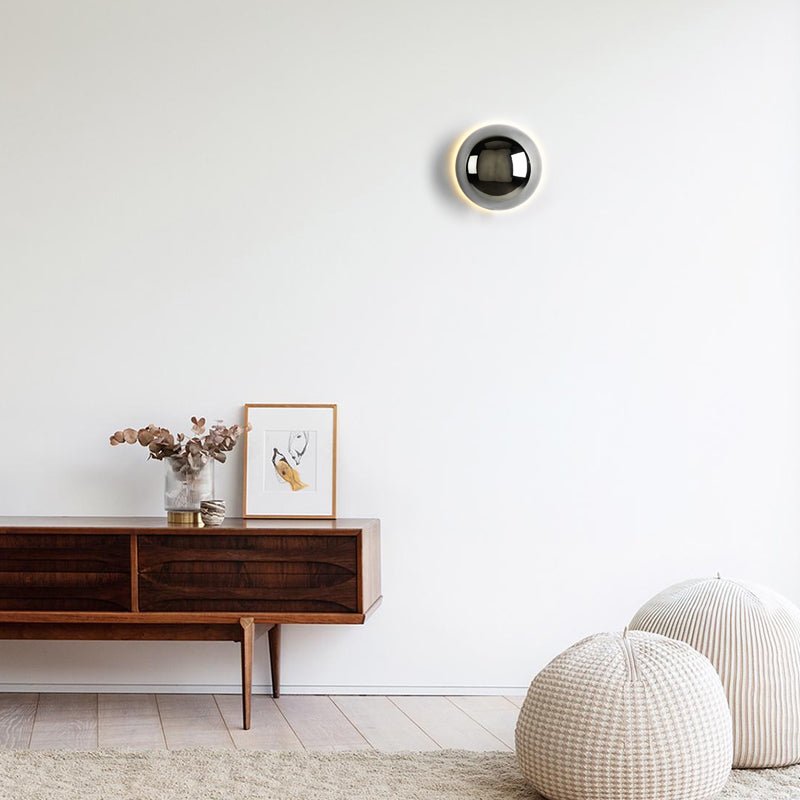 Moderne Wandlamp Met Halo Lichtgloed En Minimalistisch Design