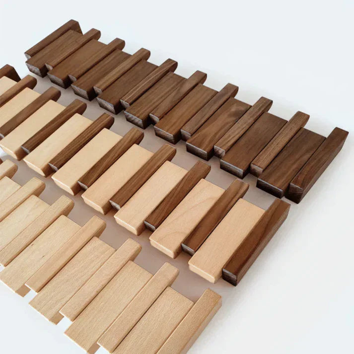 Houten Wandkapstok met Pianovormig Ontwerp