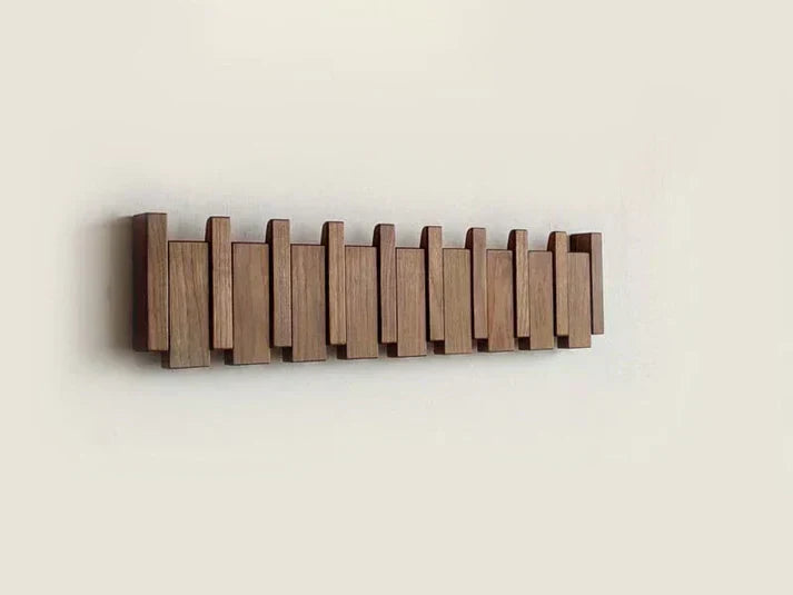 Houten Wandkapstok met Pianovormig Ontwerp
