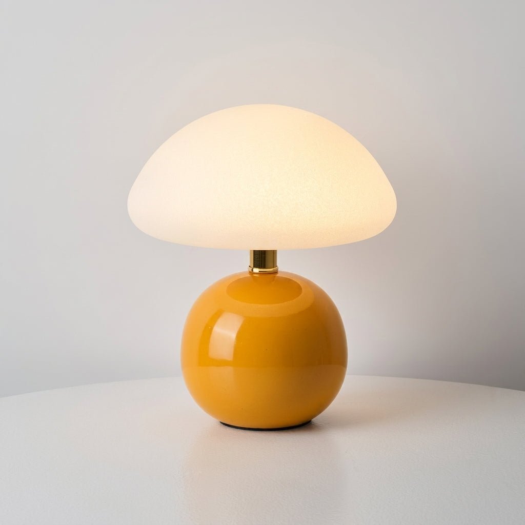 Tafellamp Met Ronde Basis En Brede Kap Voor Zachte Binnenverlichting