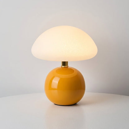 Tafellamp Met Ronde Basis En Brede Kap Voor Zachte Binnenverlichting