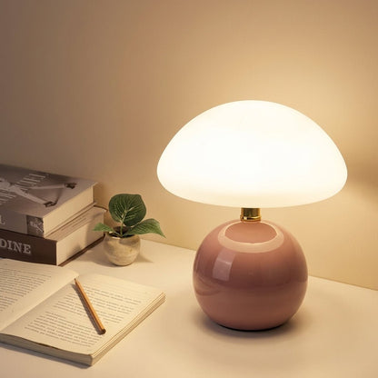 Tafellamp Met Ronde Basis En Brede Kap Voor Zachte Binnenverlichting